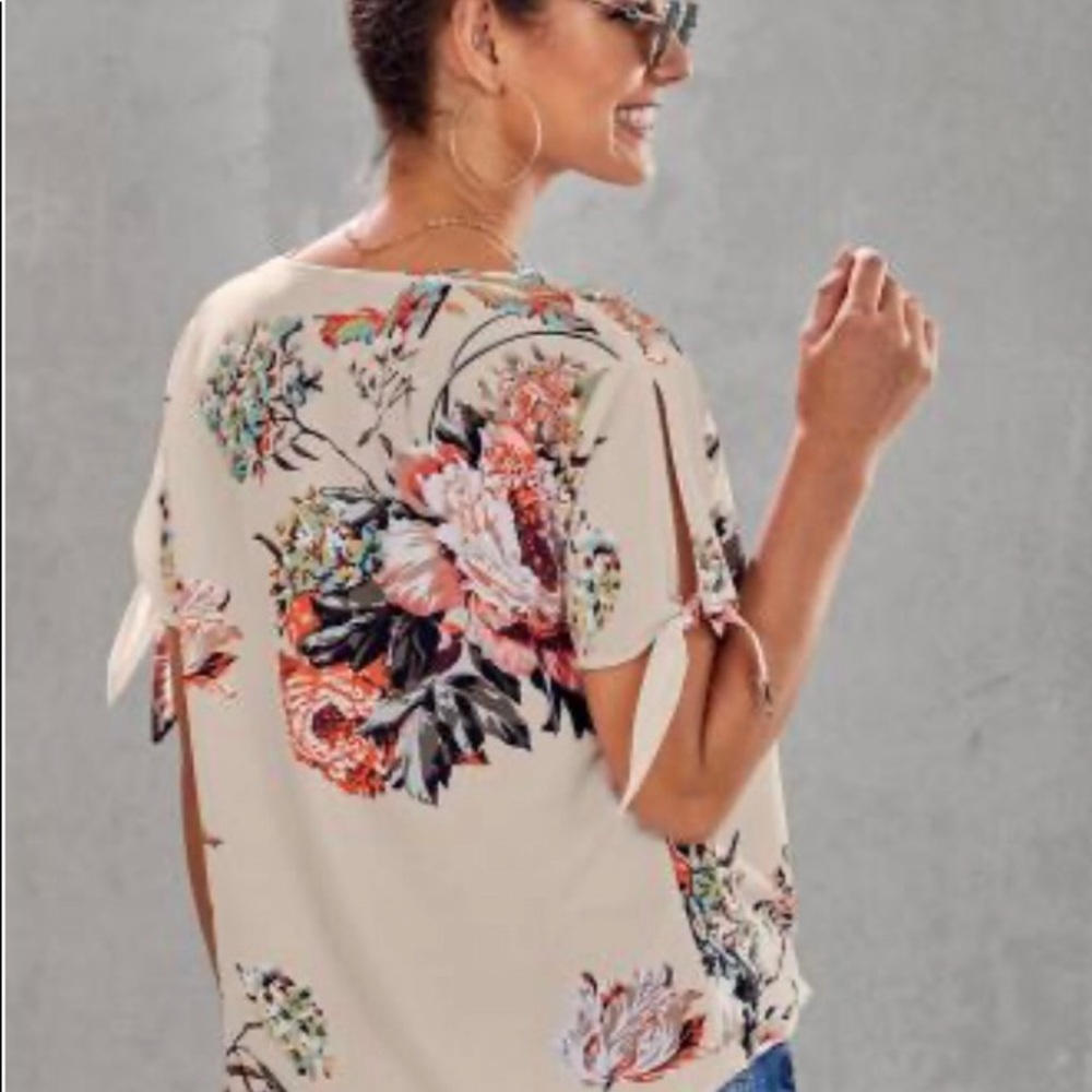 🎉HP🎉Floral Twist Top - Picture 6 of 8